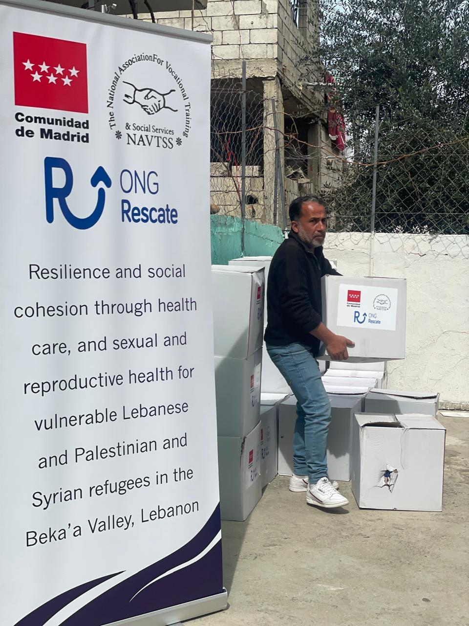Distribución de kits de alimentos e higiene en el campamento de refugiados de Bar Elias, Valle de la Beka’a, Líbano, por ONG Rescate y NAVTSS.