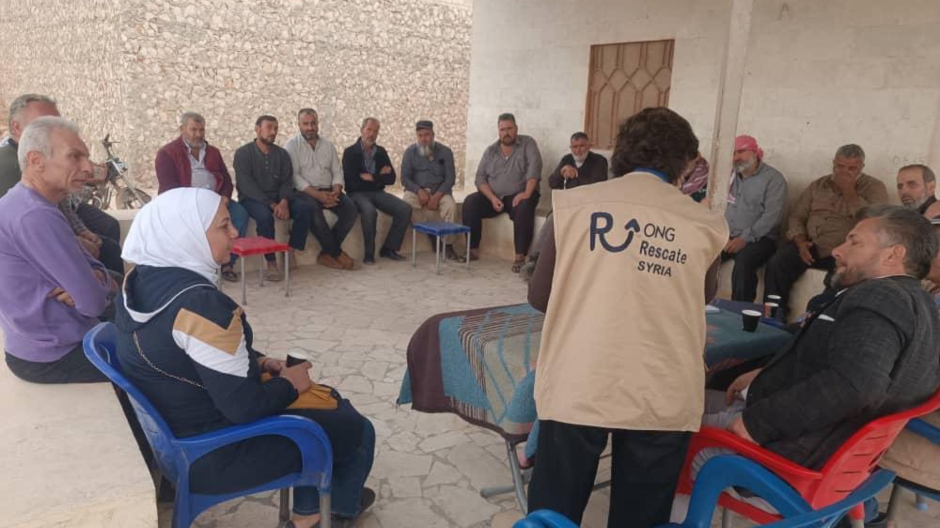 Familia siria beneficiaria de la rehabilitación de viviendas tras el conflicto