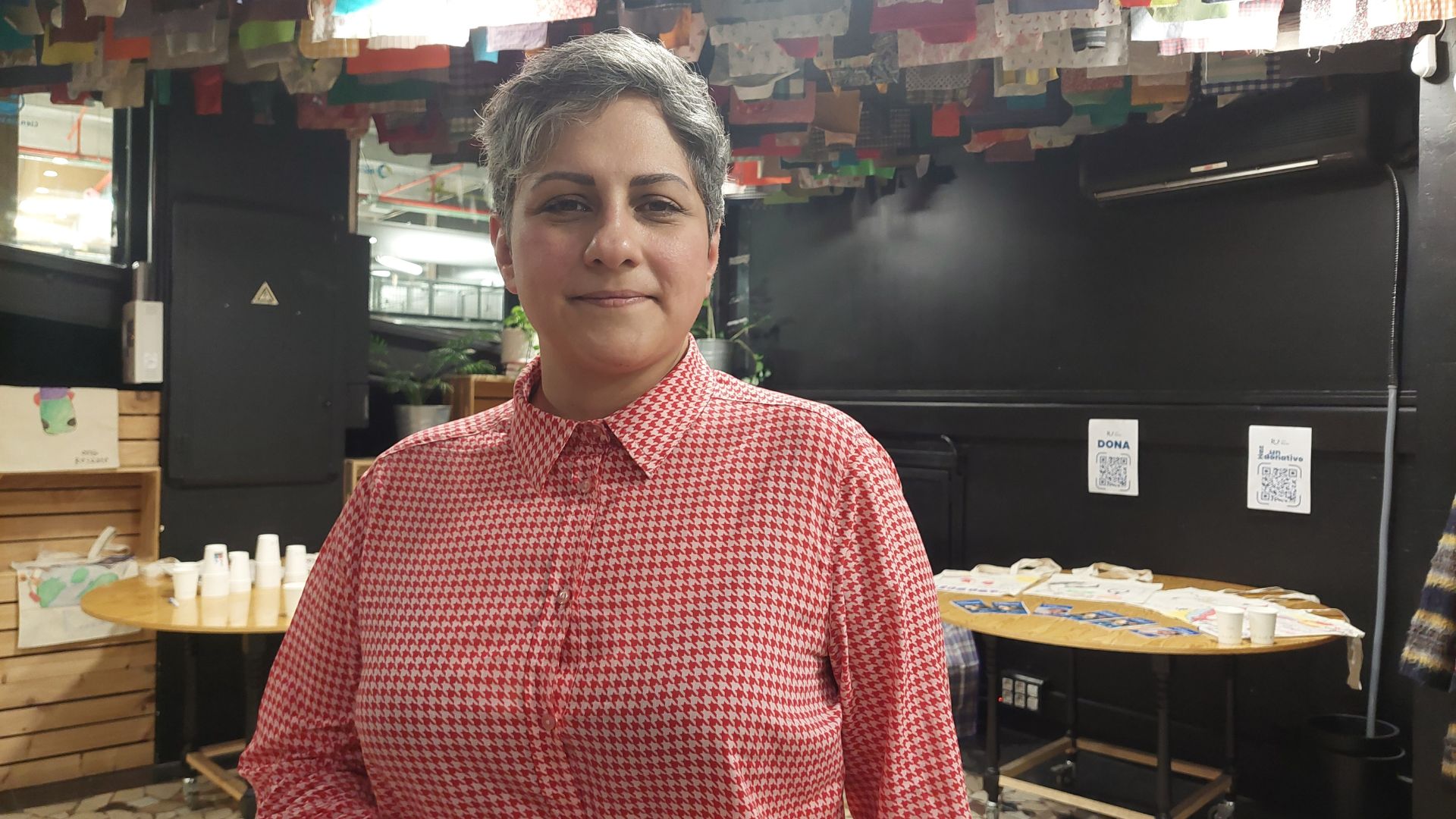 Arezoo Mojaverian activista iraní en Madrid defendiendo los derechos de las mujeres de Irán