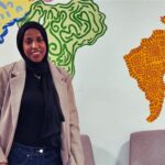 Zam Zam refugiada en España trabajando como cocinera tras huir de Somalia.