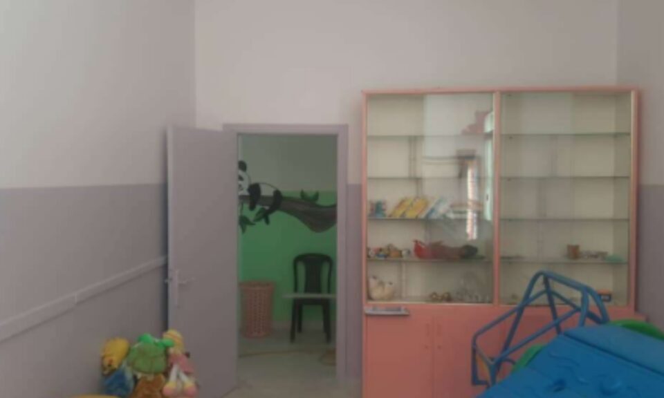 Niños y niñas de la escuela infantil de Zeitoun, en Damasco, durante una actividad educativa impulsada por ONG Rescate.