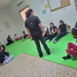 Mujeres jóvenes participando en un taller de autodefensa y prevención de la violencia de género de ONG Rescate en Bar Elias, Líbano.